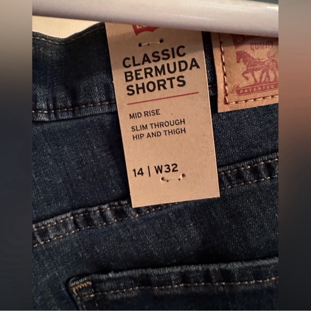 Classic Bermuda Shorts. Levi’s size 14 / waist 32.